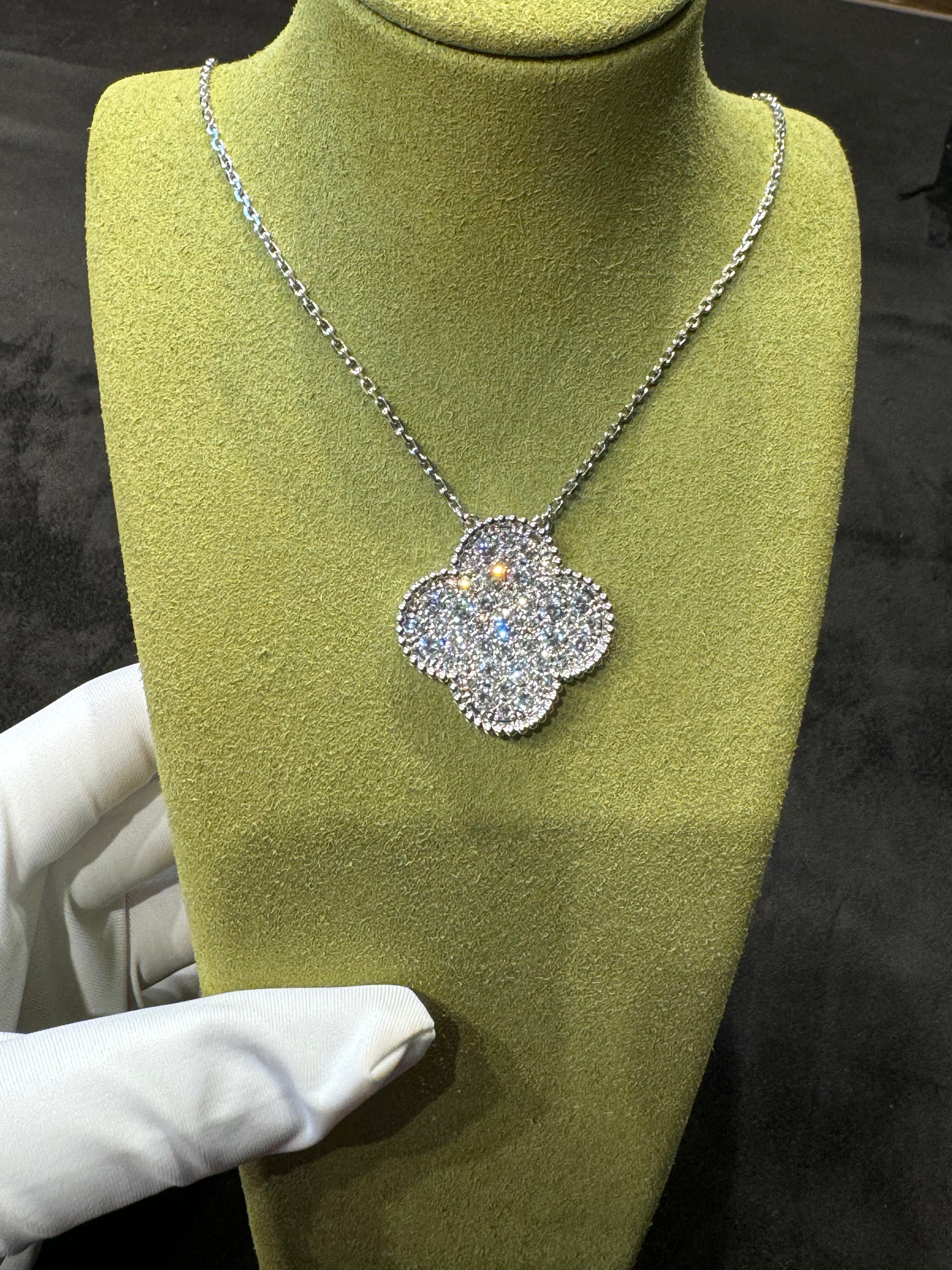 Lab-grown diamond 18K gold four-leaf clover full diamond necklace with 26mm large flower diamond pendant