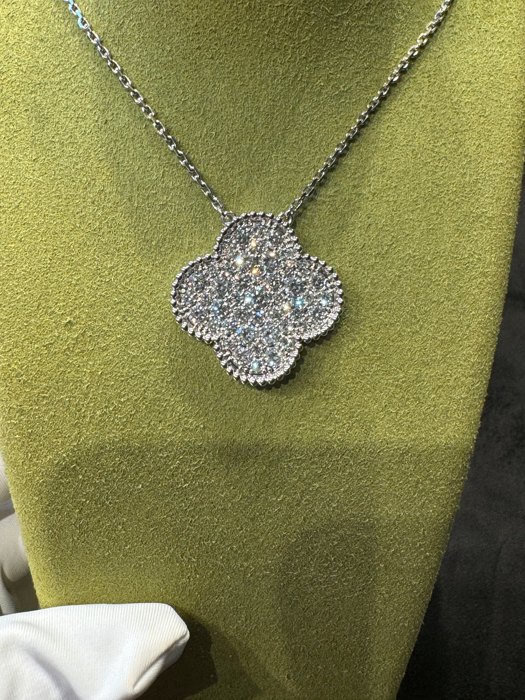 Lab-grown diamond 18K gold four-leaf clover full diamond necklace with 26mm large flower diamond pendant