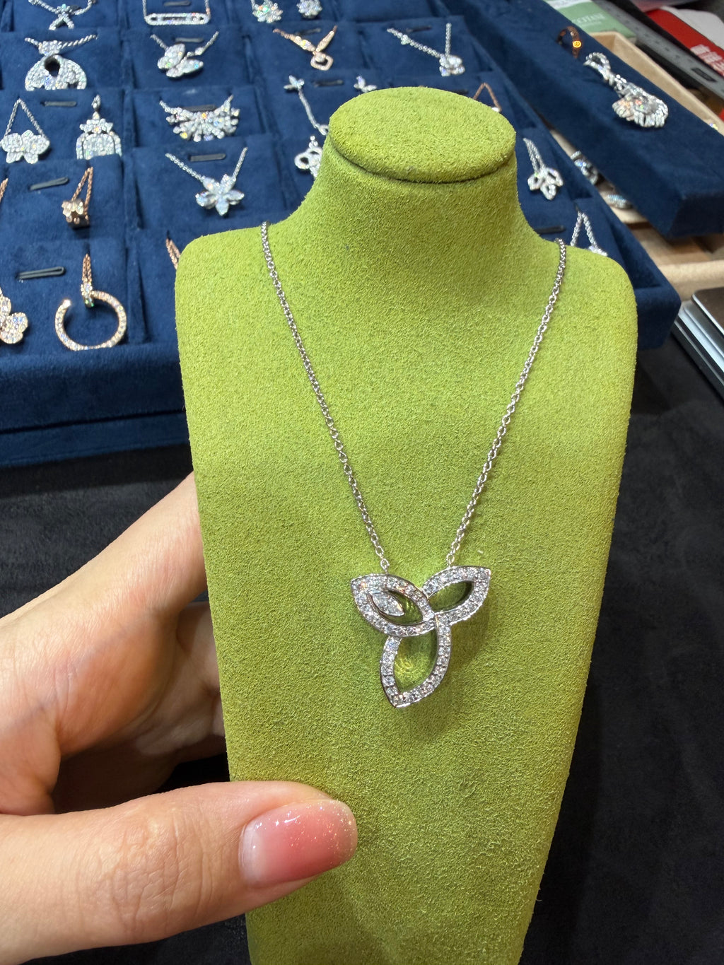 Lab-grown diamond PT950 platinum Lily large full diamond necklace