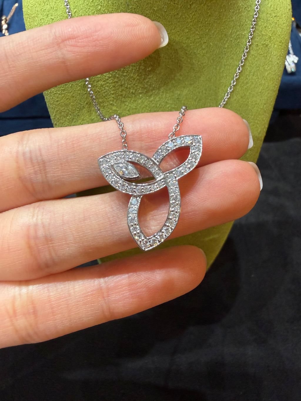 Lab-grown diamond PT950 platinum Lily large full diamond necklace