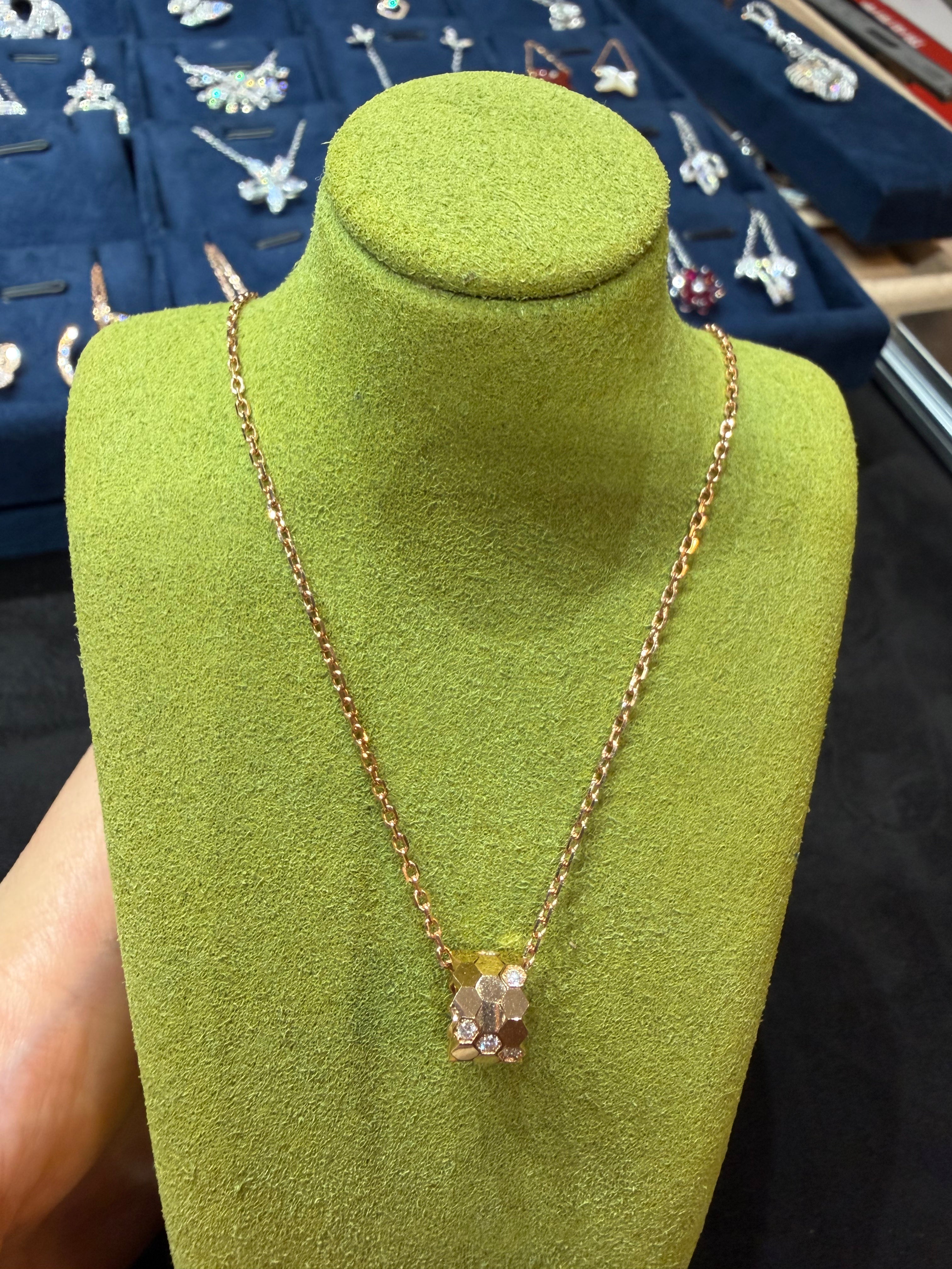 Lab-grown diamond 18K rose gold honeycomb interlocking diamond clavicle chain with geometric pattern and mirror-set diamonds