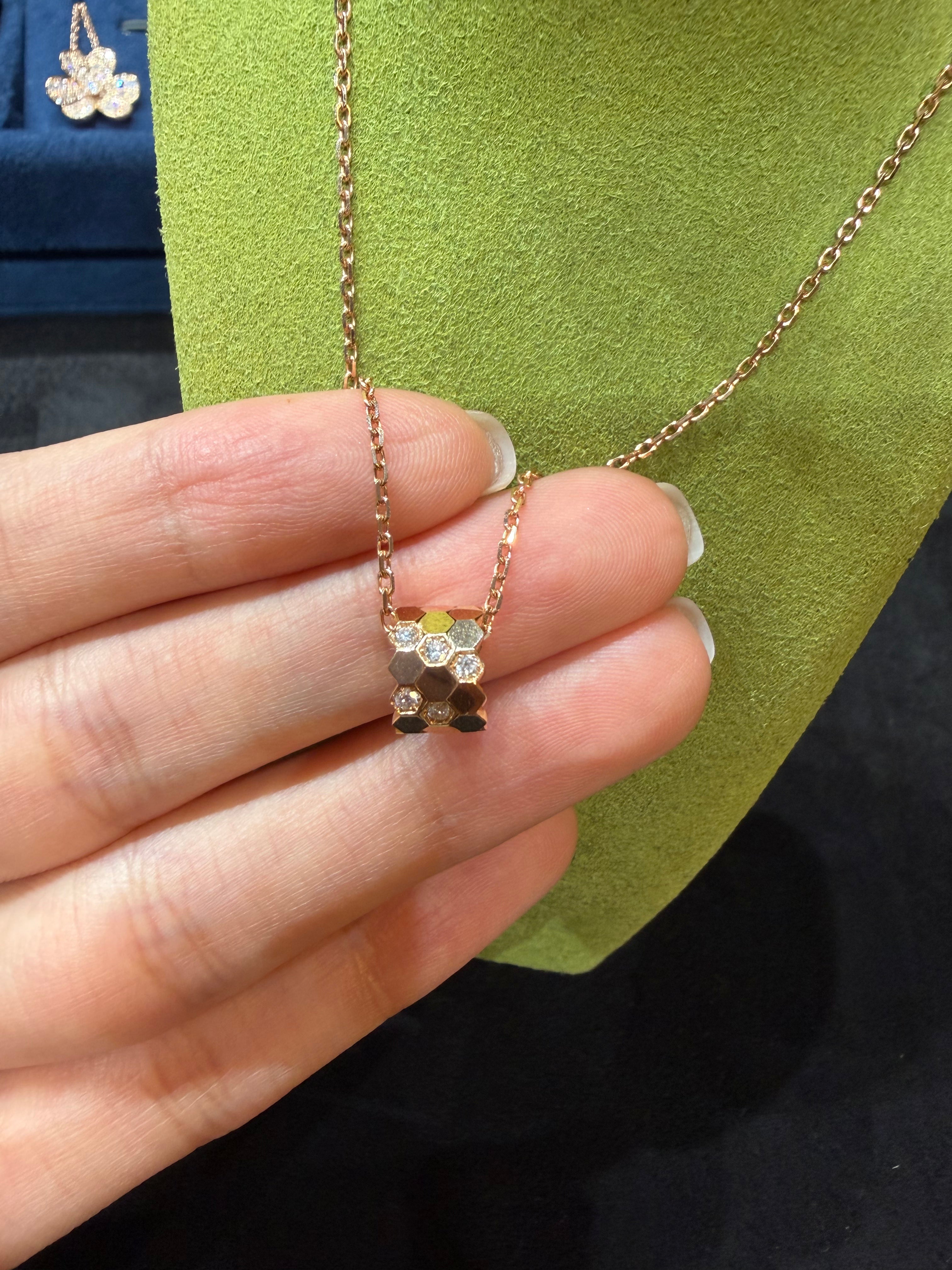 Lab-grown diamond 18K rose gold honeycomb interlocking diamond clavicle chain with geometric pattern and mirror-set diamonds