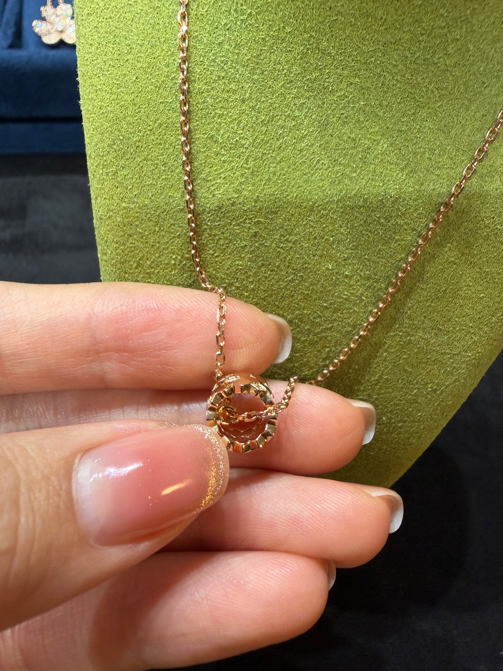 Lab-grown diamond 18K rose gold honeycomb interlocking diamond clavicle chain with geometric pattern and mirror-set diamonds