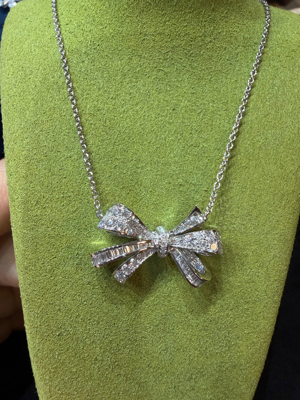 Lab-grown diamond 18K white gold bow princess diamond necklace
