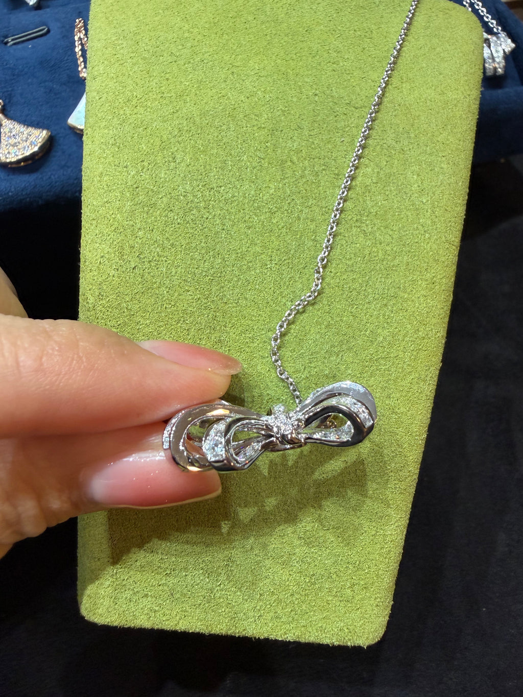 Lab-grown diamond 18K white gold bow princess diamond necklace