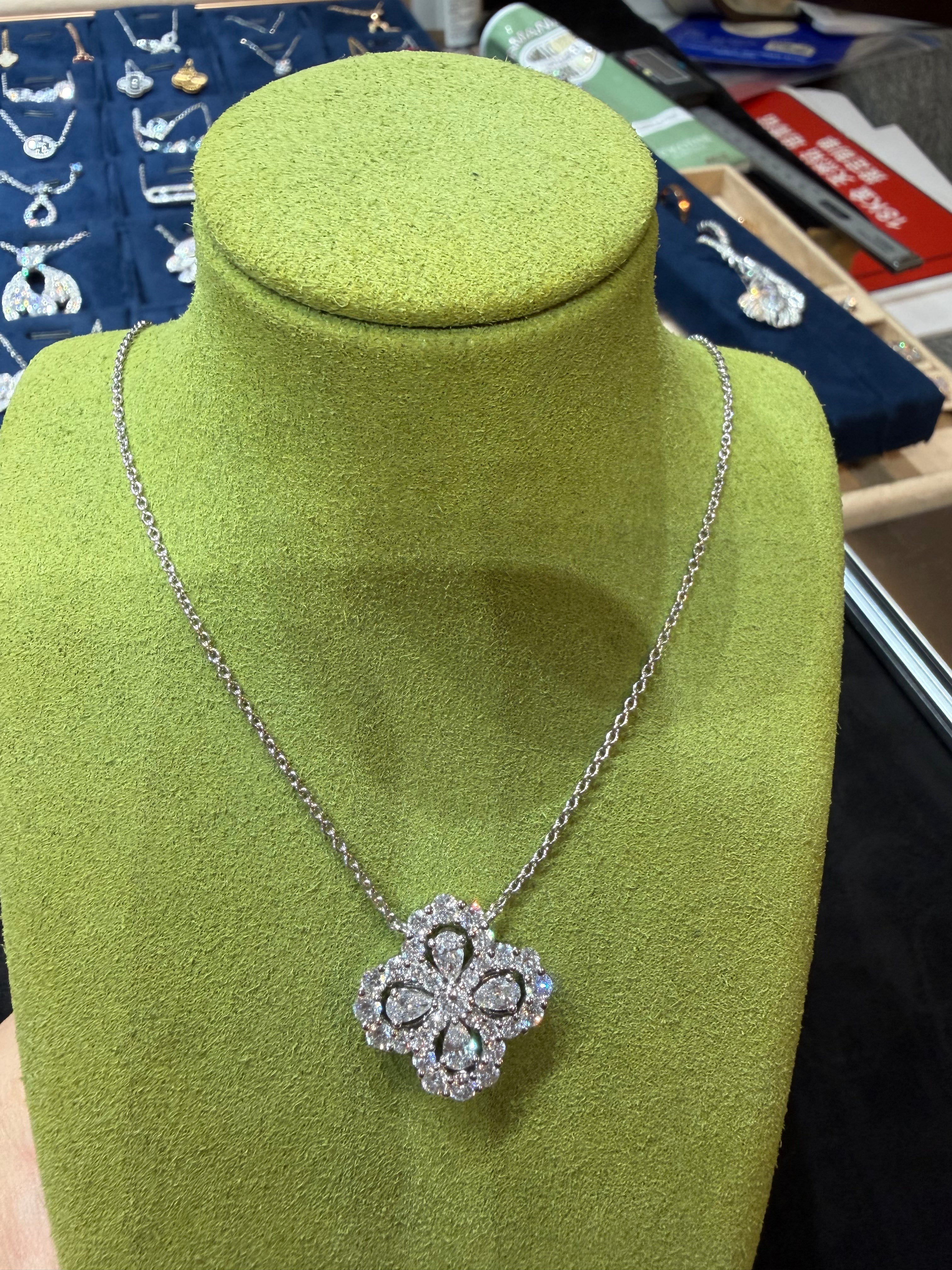 Lab-grown diamond PT950 platinum loop teardrop four-leaf clover diamond necklace