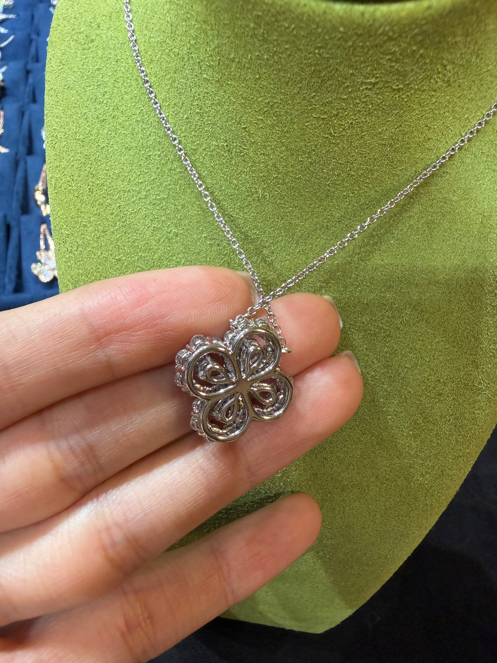 Lab-grown diamond PT950 platinum loop teardrop four-leaf clover diamond necklace