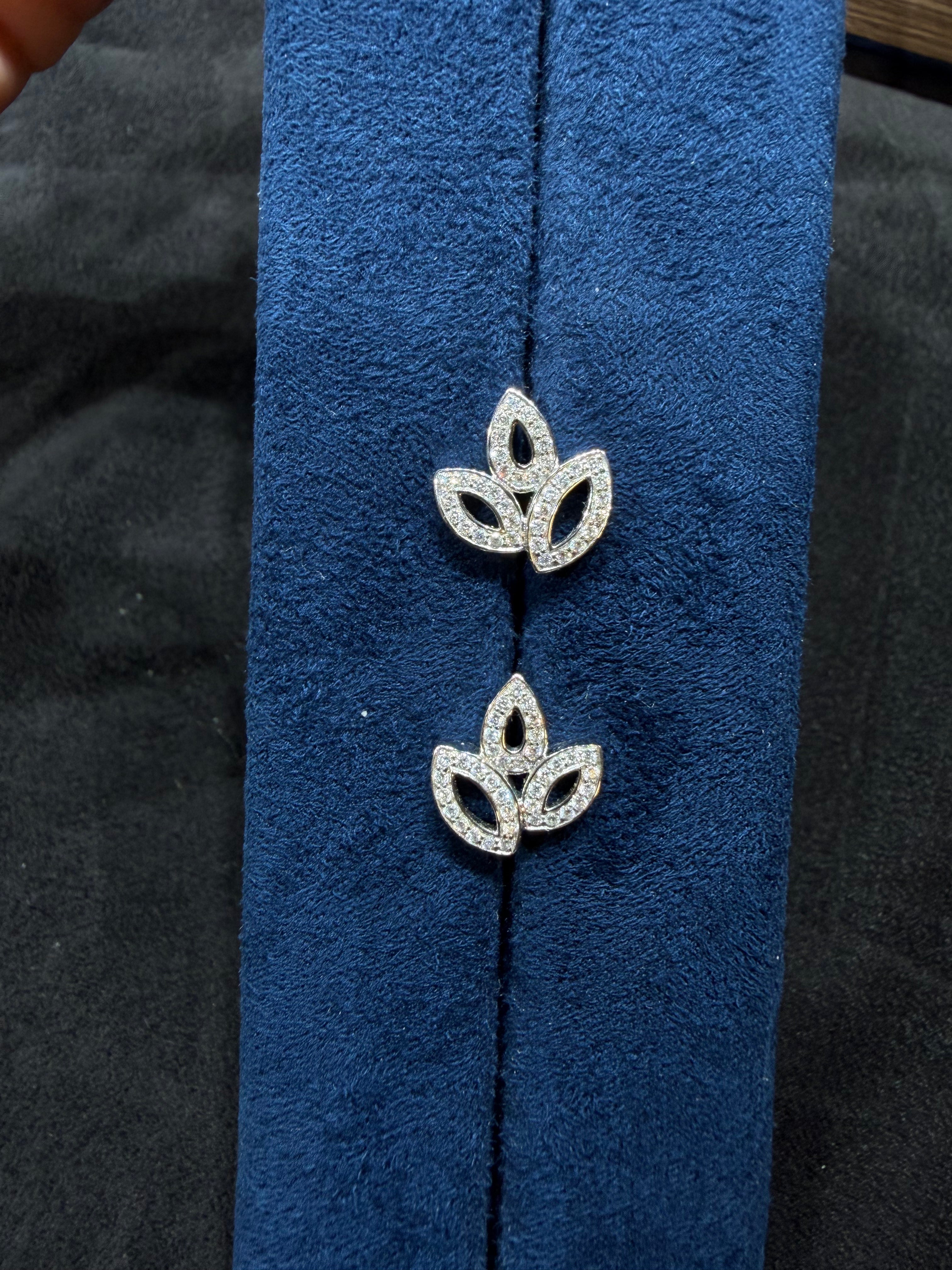 Lab-grown diamond PT950 platinum leaf stud earrings