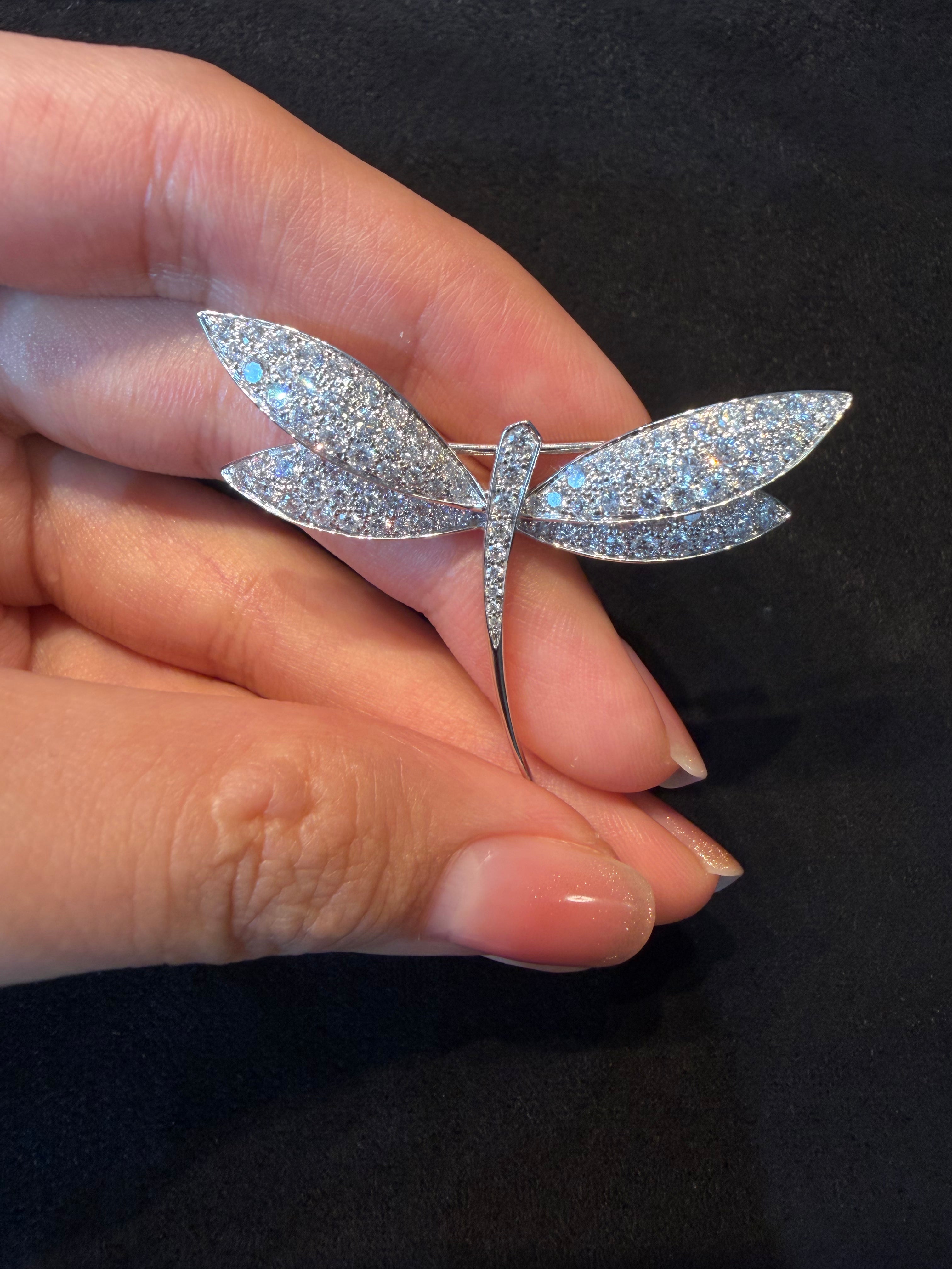 18K white gold dragonfly brooch with full diamonds, can be worn as a pendant.
