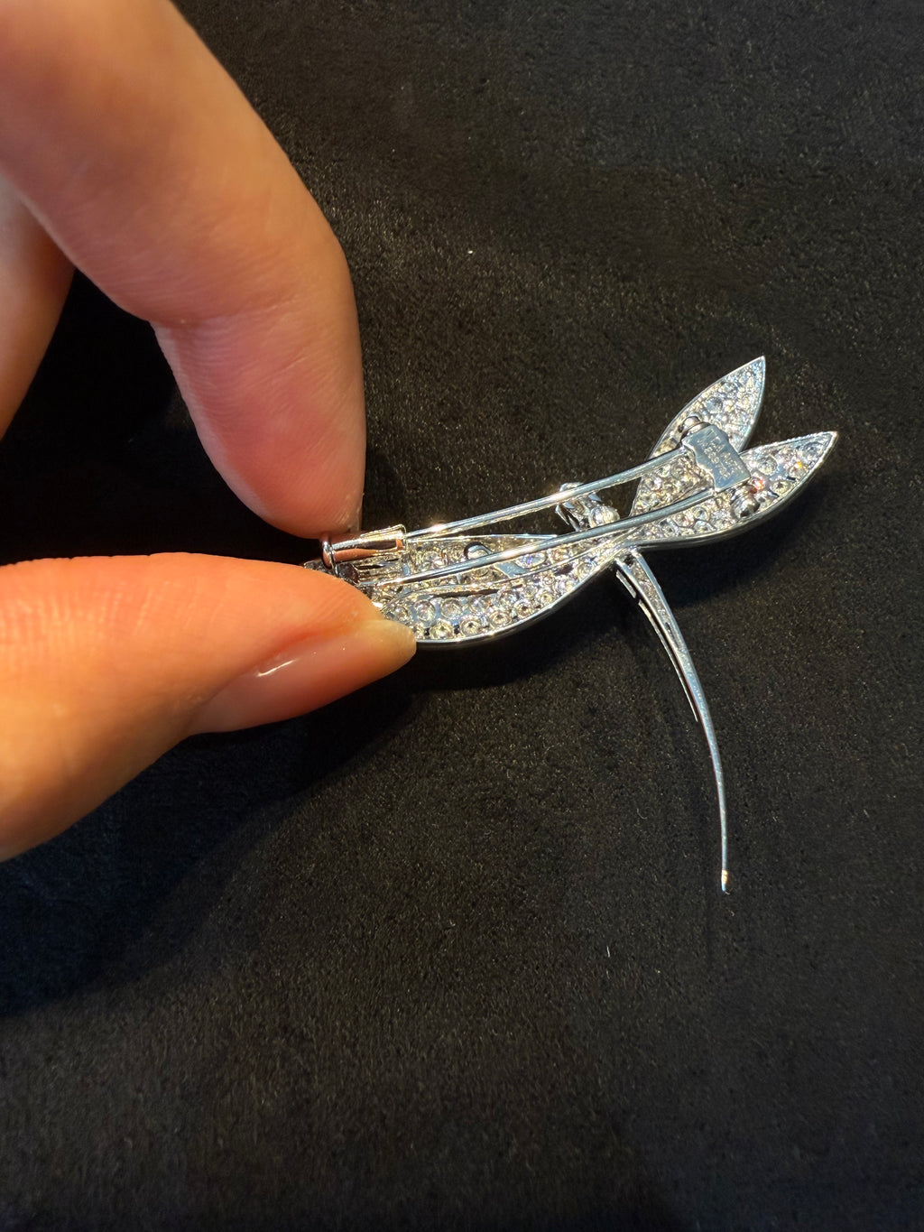 18K white gold dragonfly brooch with full diamonds, can be worn as a pendant.