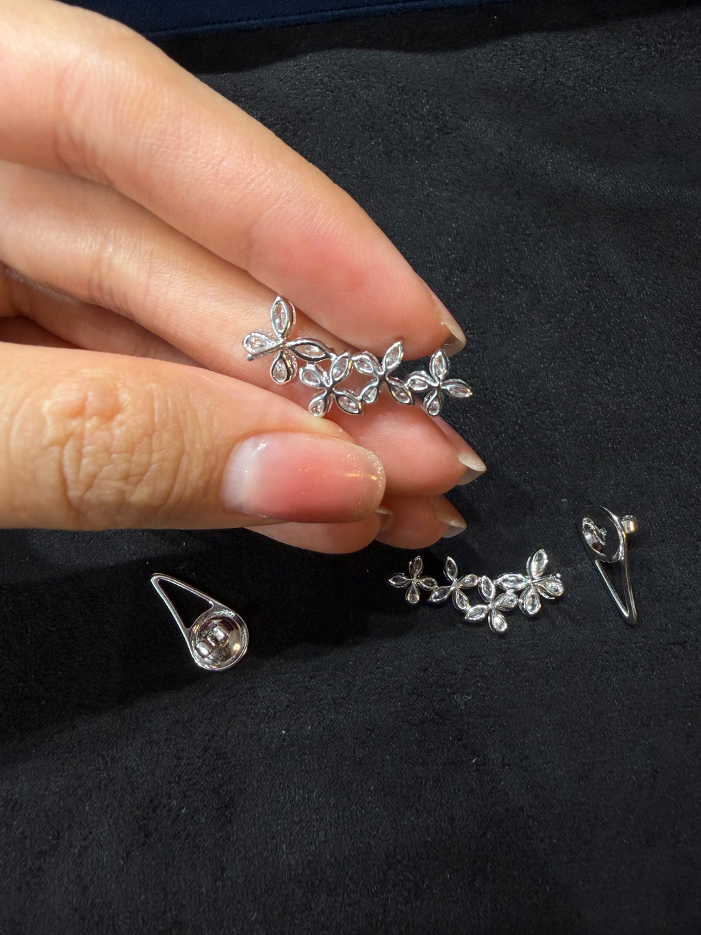 Lab-grown diamond 18K gold bow diamond stud earrings, fancy-shaped diamonds, luxurious and sophisticated.