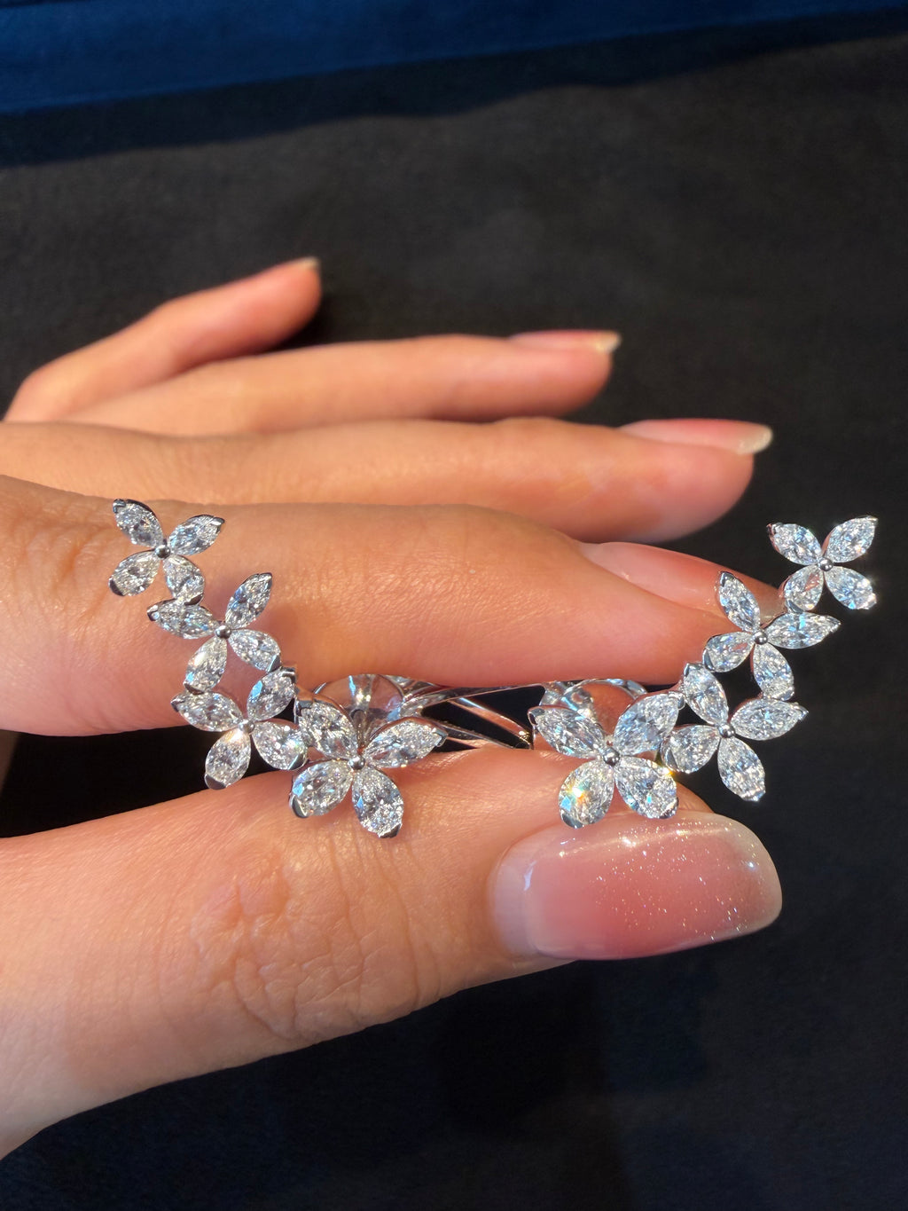 Lab-grown diamond 18K gold bow diamond stud earrings, fancy-shaped diamonds, luxurious and sophisticated.