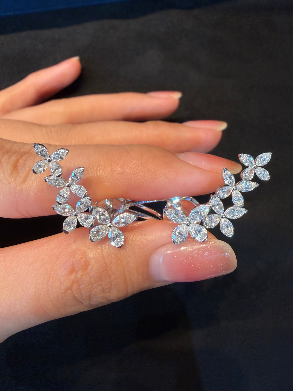 Lab-grown diamond 18K gold bow diamond stud earrings, fancy-shaped diamonds, luxurious and sophisticated.