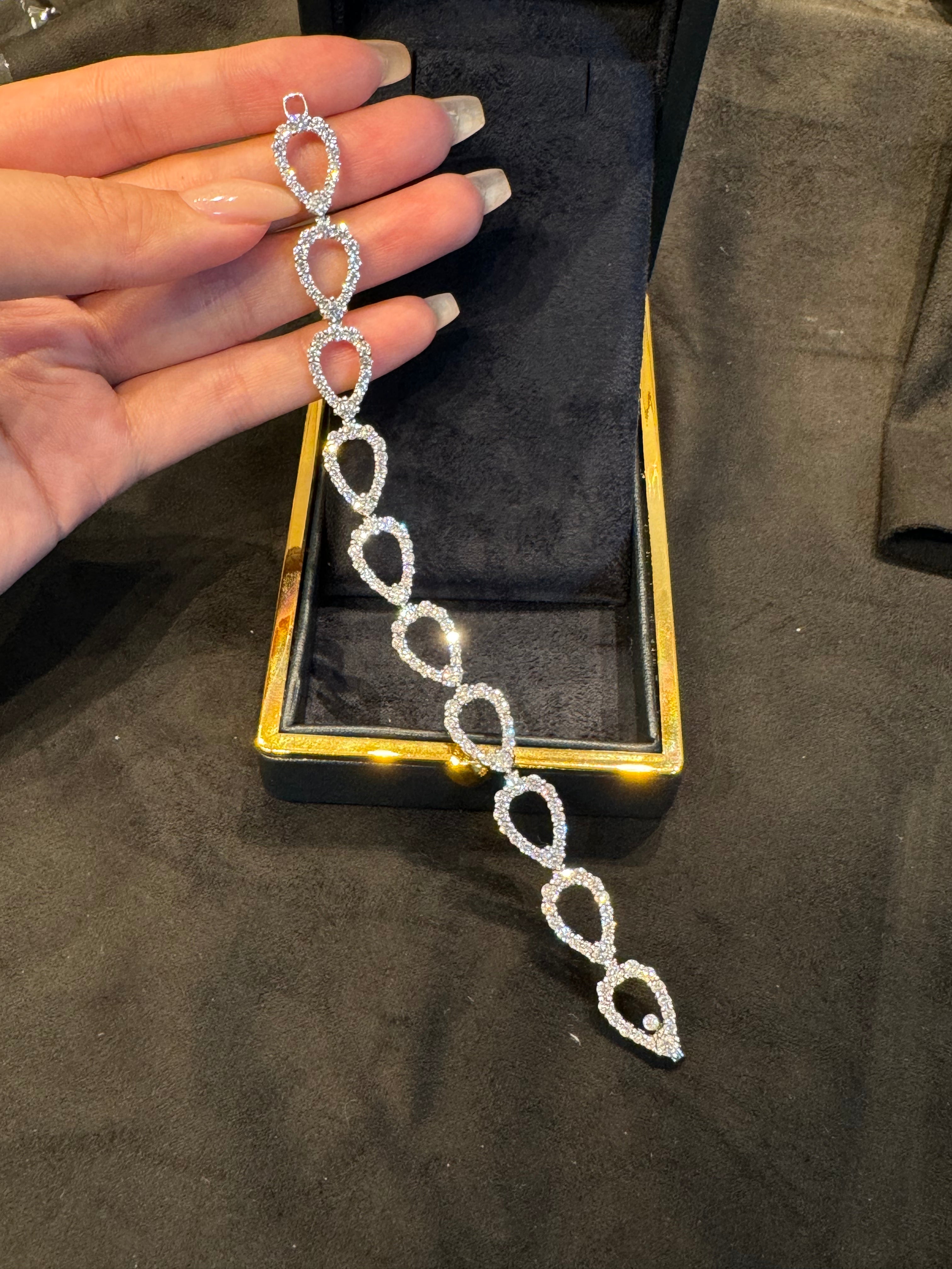 PT950 Platinum Loop Teardrop Diamond Bracelet - Luxurious, Full Diamond, Classic, Niche Style