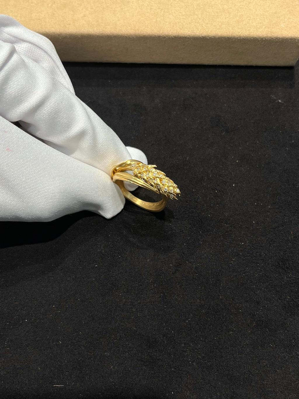 Lab-grown diamond 18K gold windswept wheat ear diamond ring