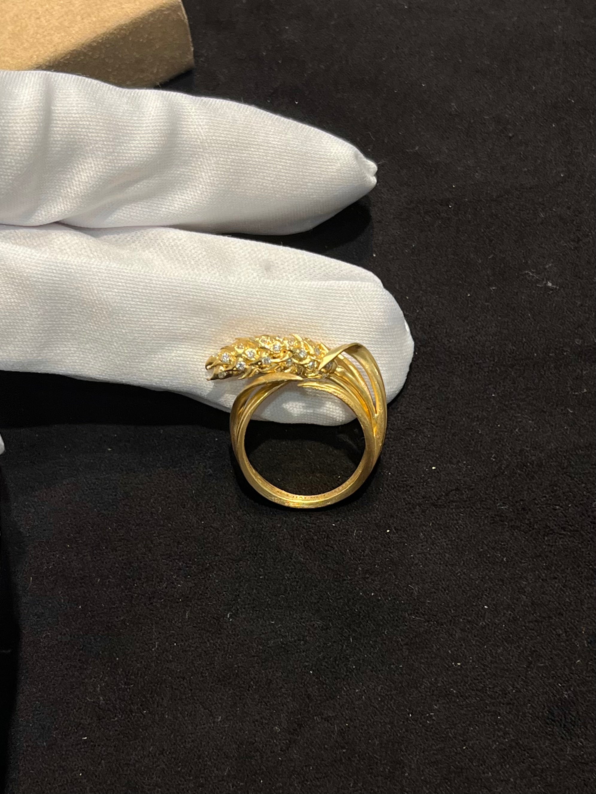 Lab-grown diamond 18K gold windswept wheat ear diamond ring