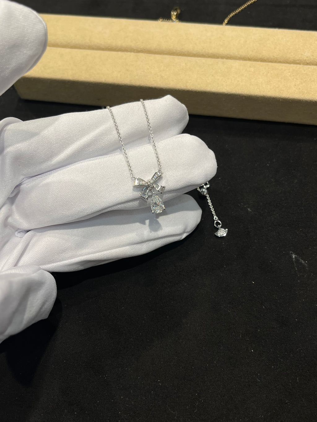 Lab-grown diamond 18K white gold bow teardrop diamond necklace