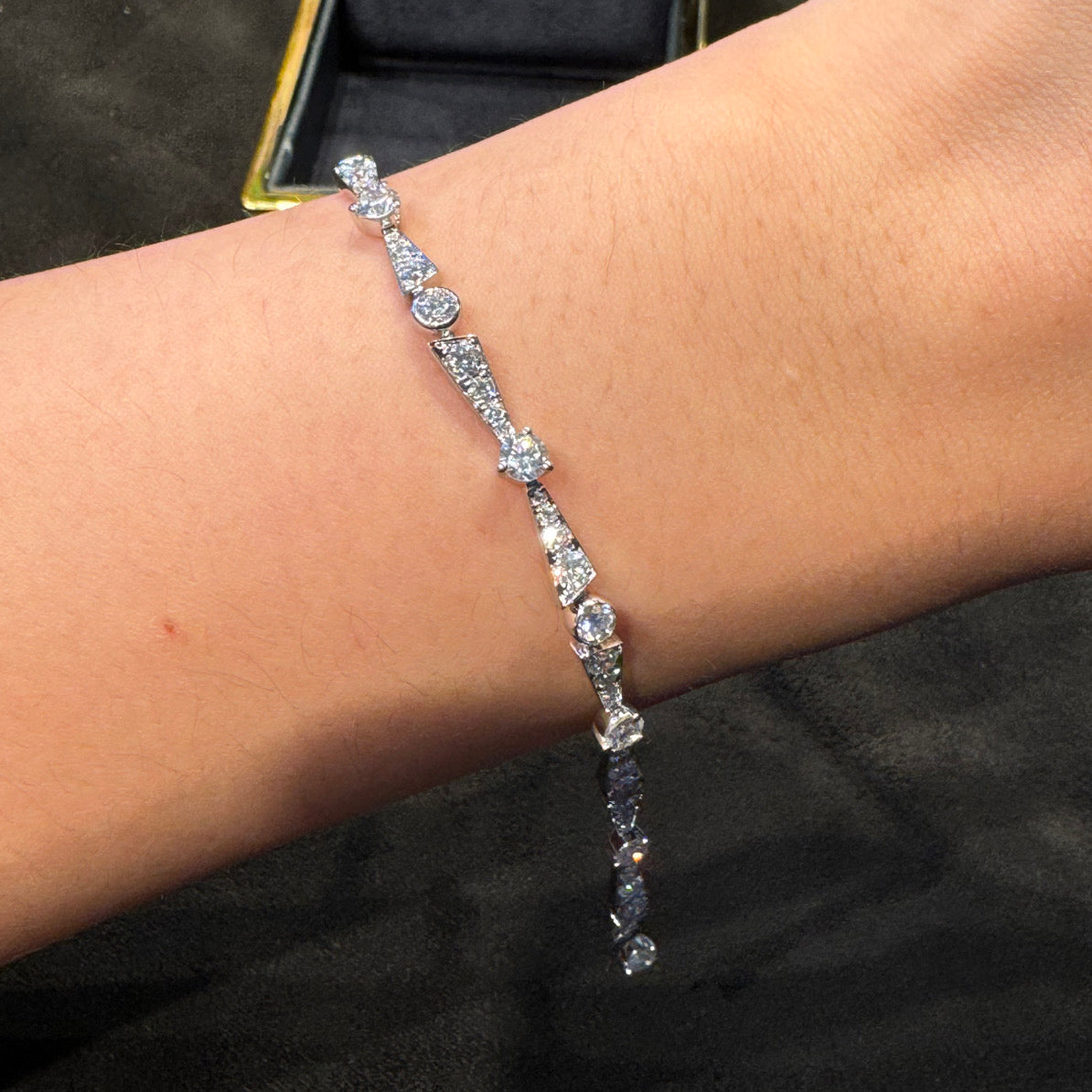 18K Diamond Bow Bracelet with Romantic Elegance