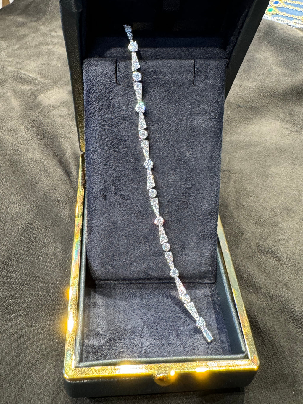 18K Diamond Bow Bracelet with Romantic Elegance