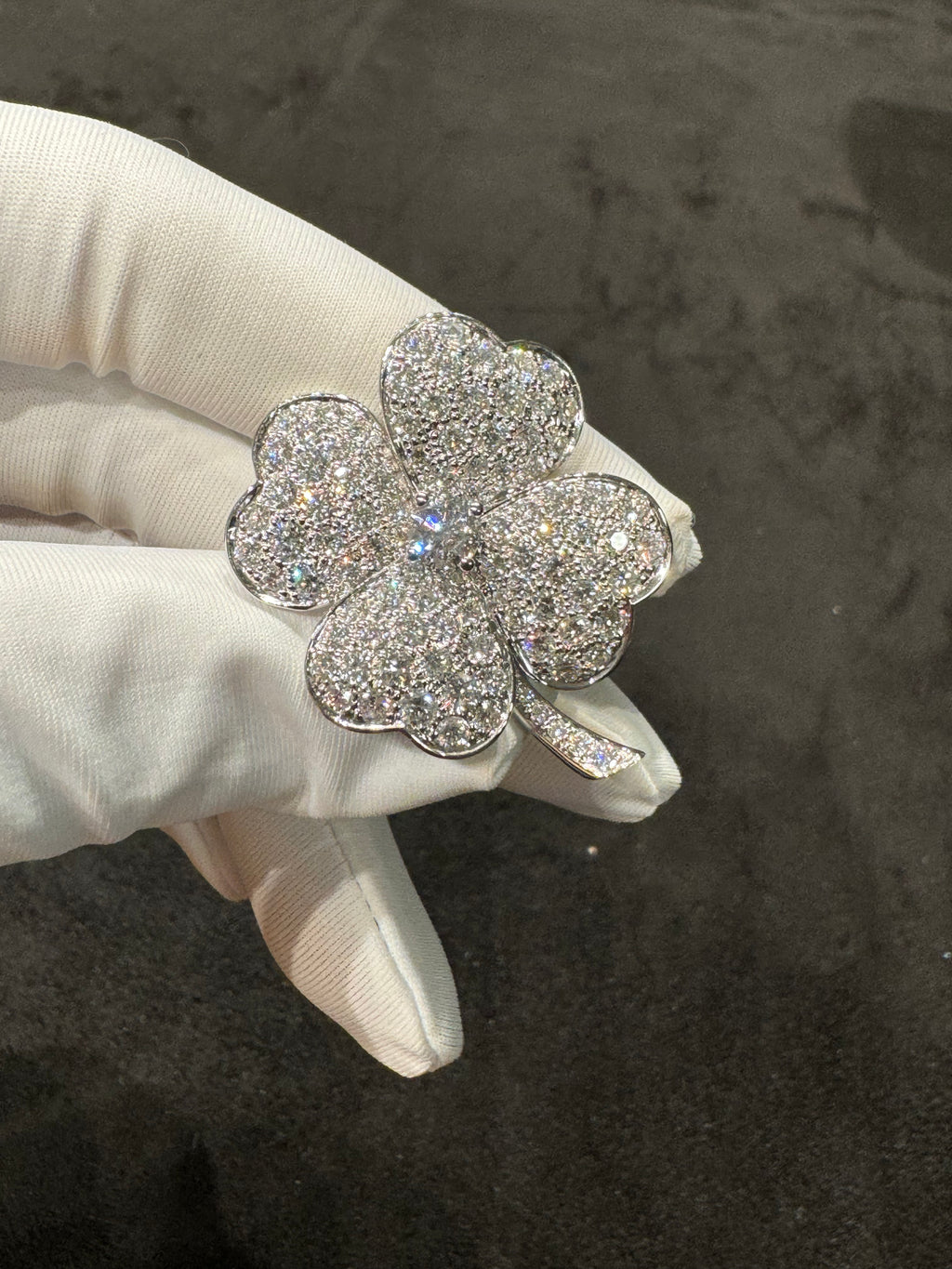 18K Gold Vintage Style Four-Leaf Clover Luxury Diamond Brooch
