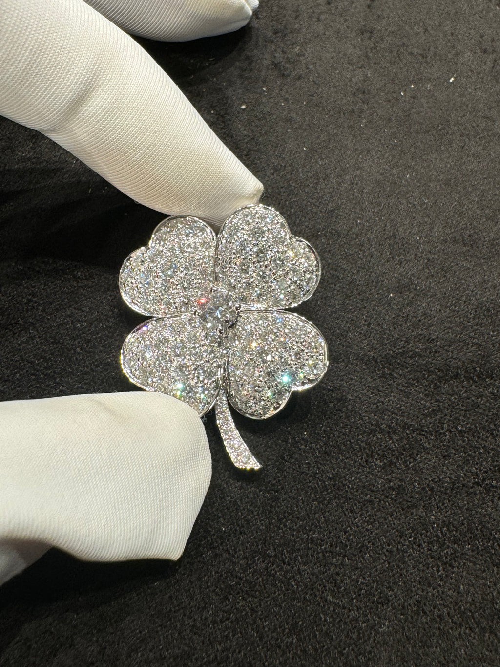 18K Gold Vintage Style Four-Leaf Clover Luxury Diamond Brooch
