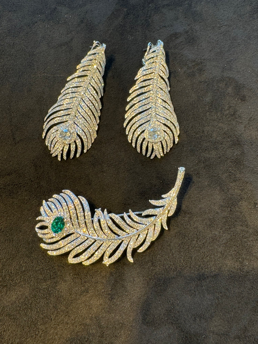 18K large luxury feather brooch, main stone available in different colors.