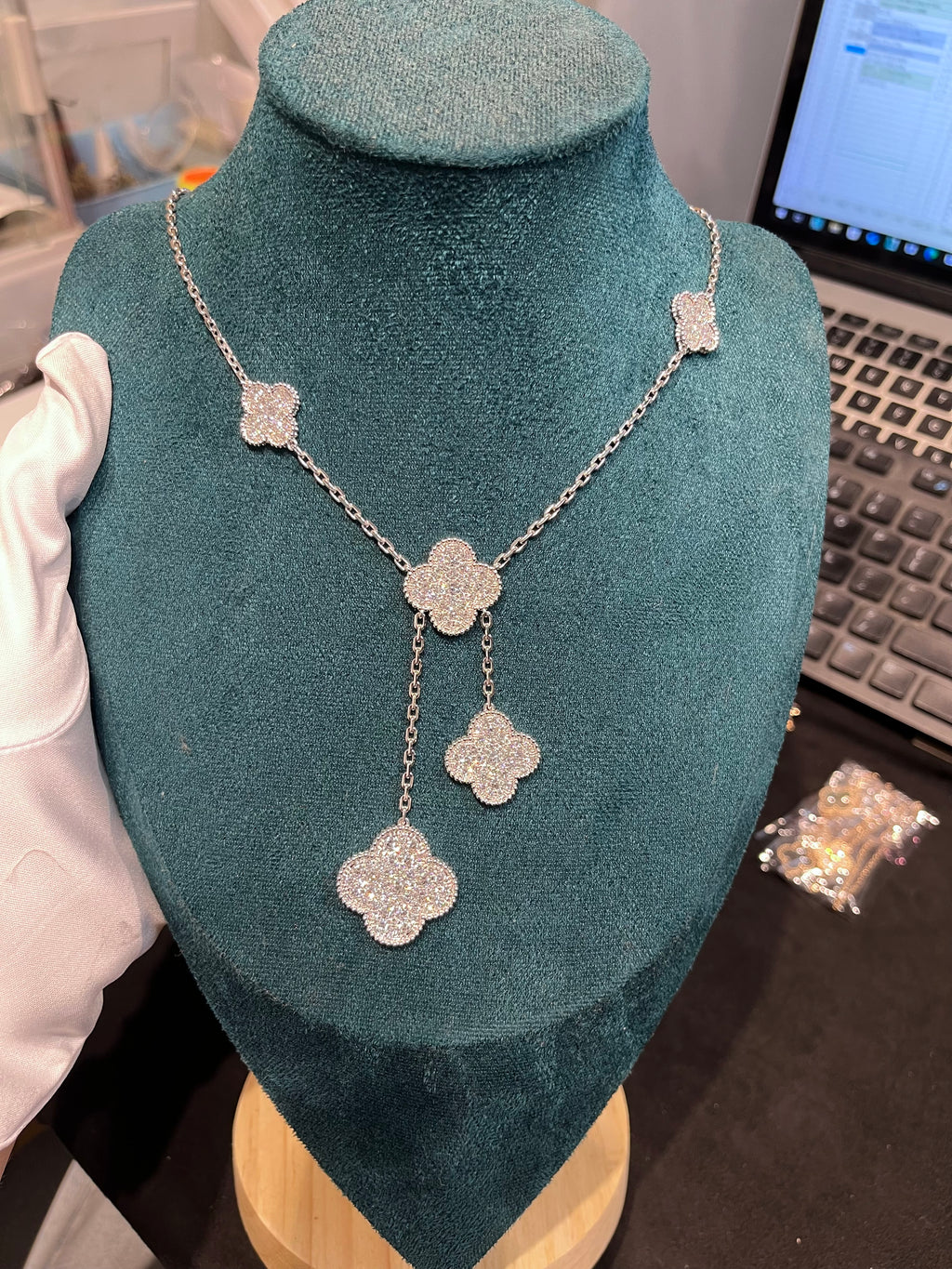 Lab-grown diamond 18K white gold four-leaf clover six-petal full diamond necklace