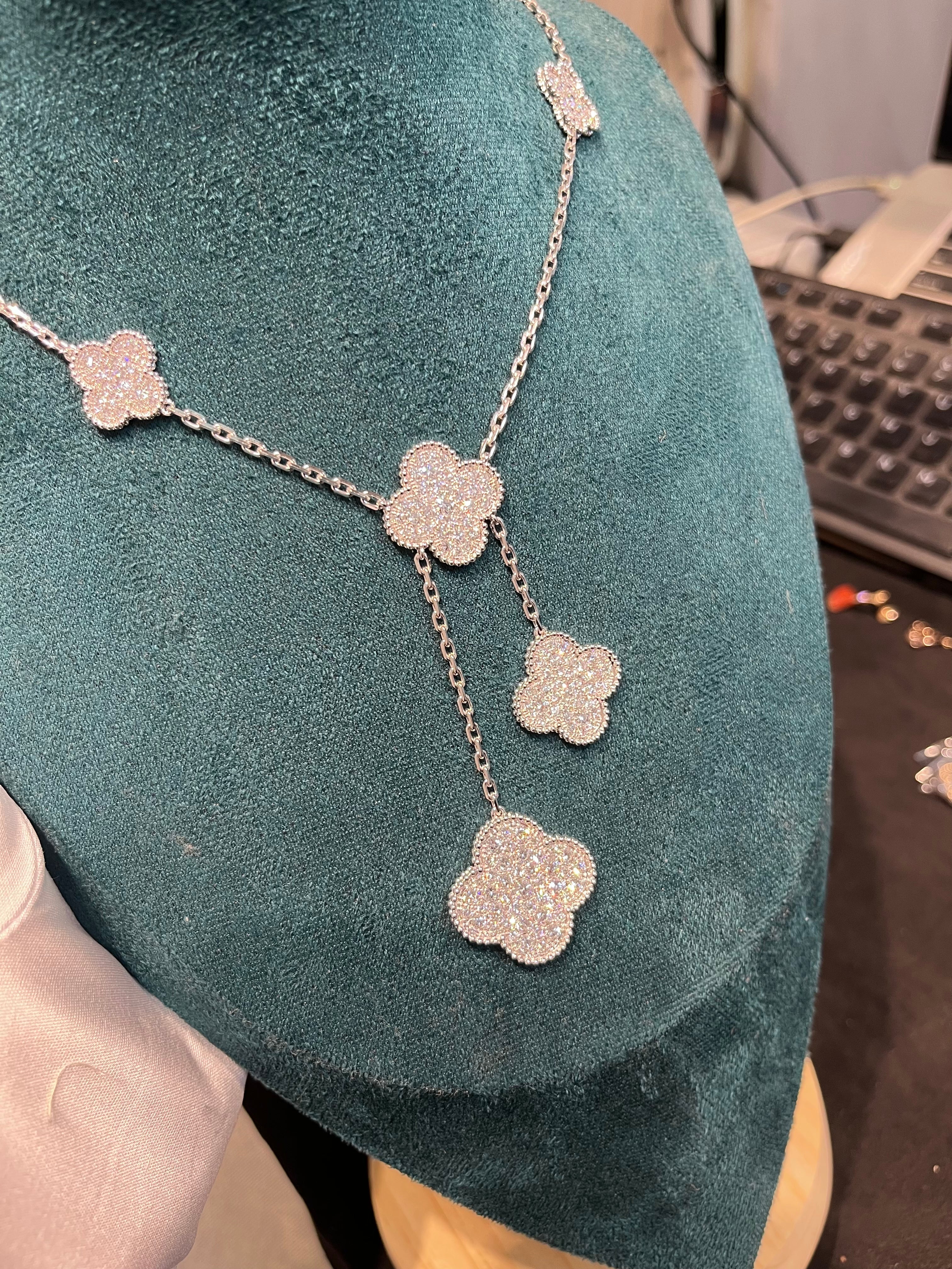 Lab-grown diamond 18K white gold four-leaf clover six-petal full diamond necklace