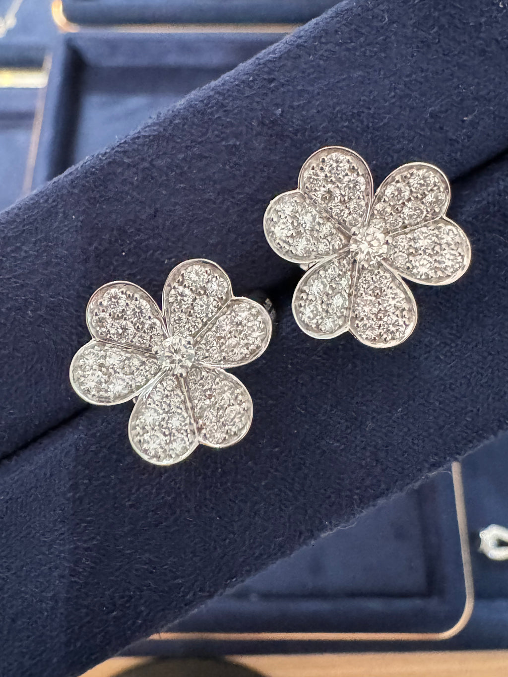 Lab-grown diamond 18K gold clover petal full diamond earrings