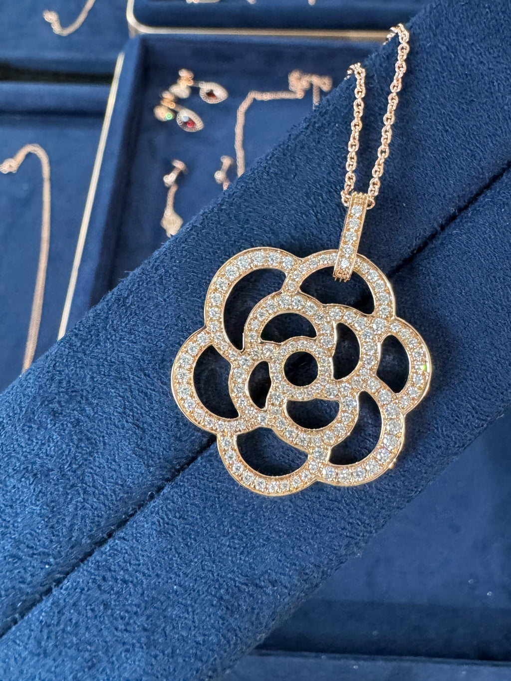 18K Gold Natural Diamond Camellia Necklace