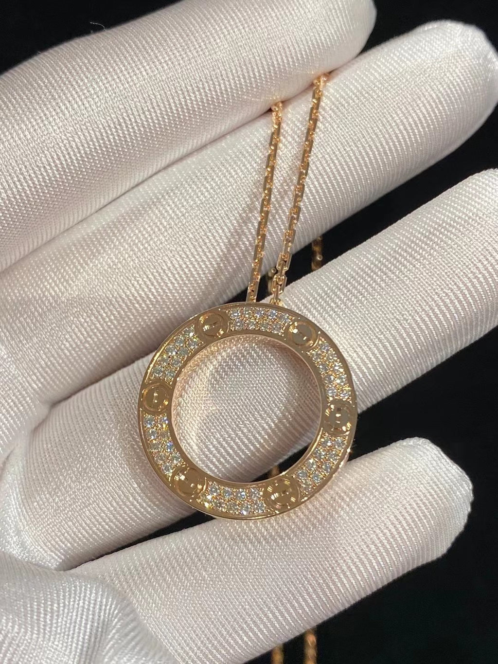 Lab-grown diamond 18K gold disc necklace with starry pattern