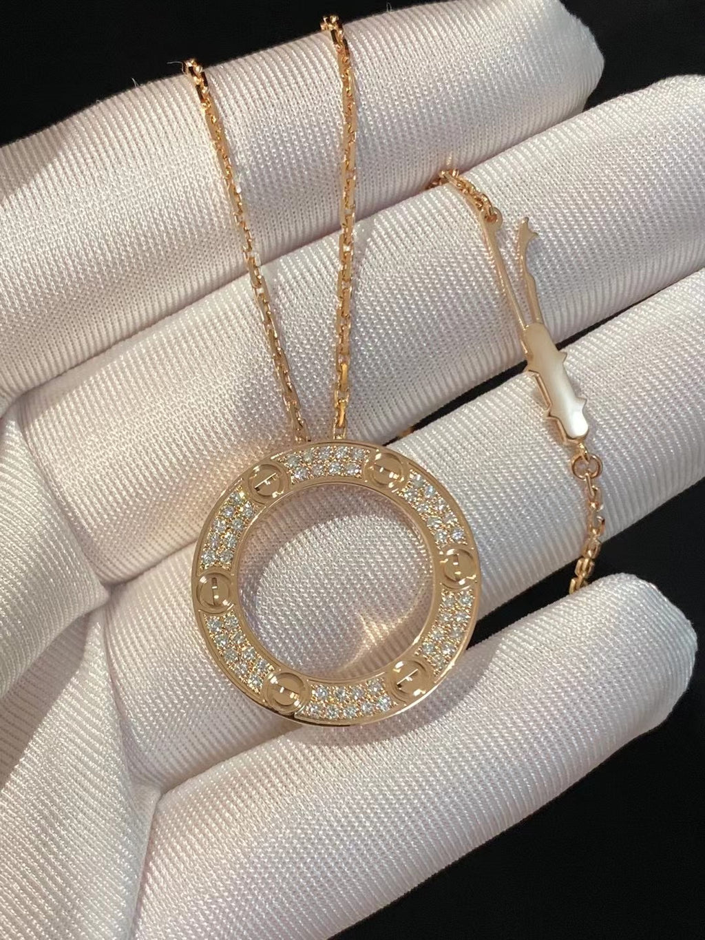 Lab-grown diamond 18K gold disc necklace with starry pattern