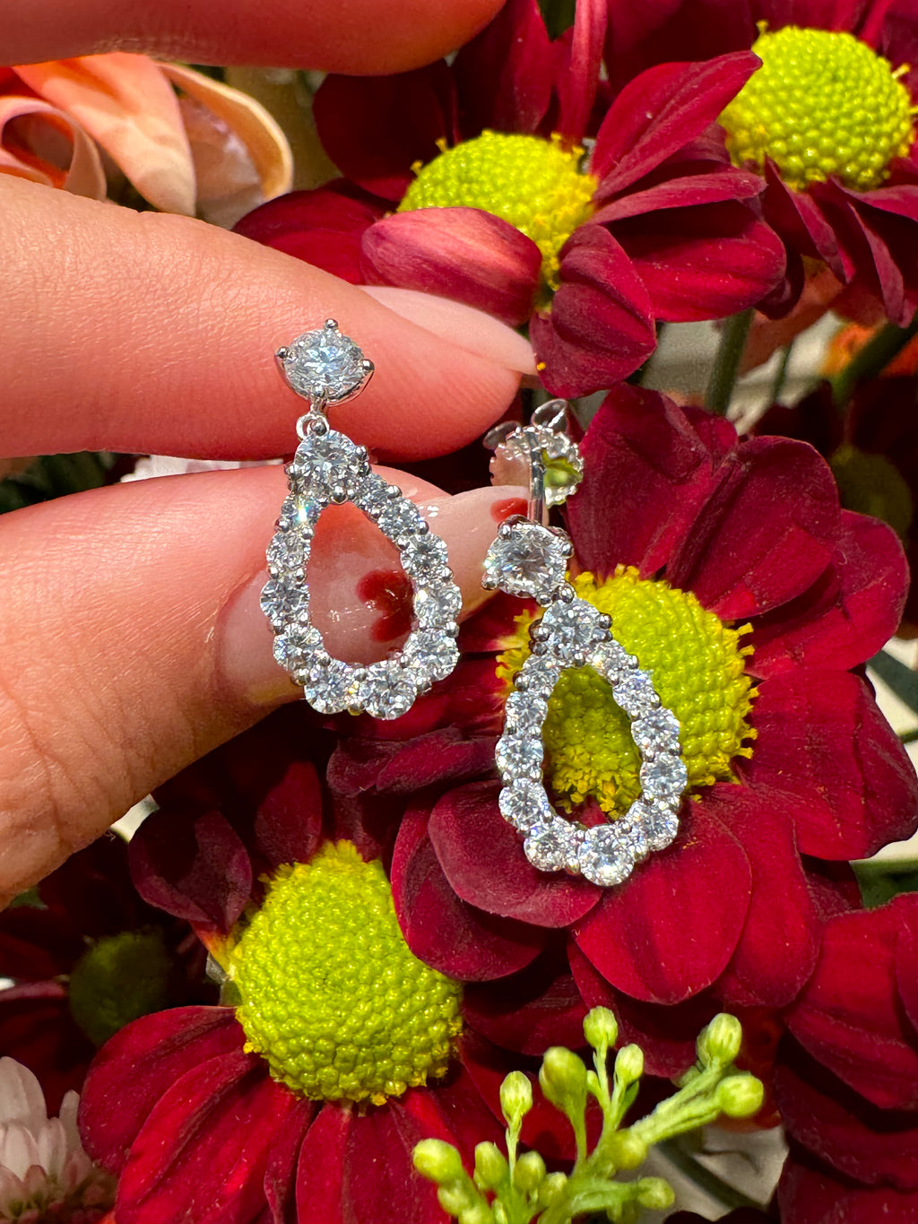 Lab-grown diamond PT950 platinum loop teardrop diamond stud earrings