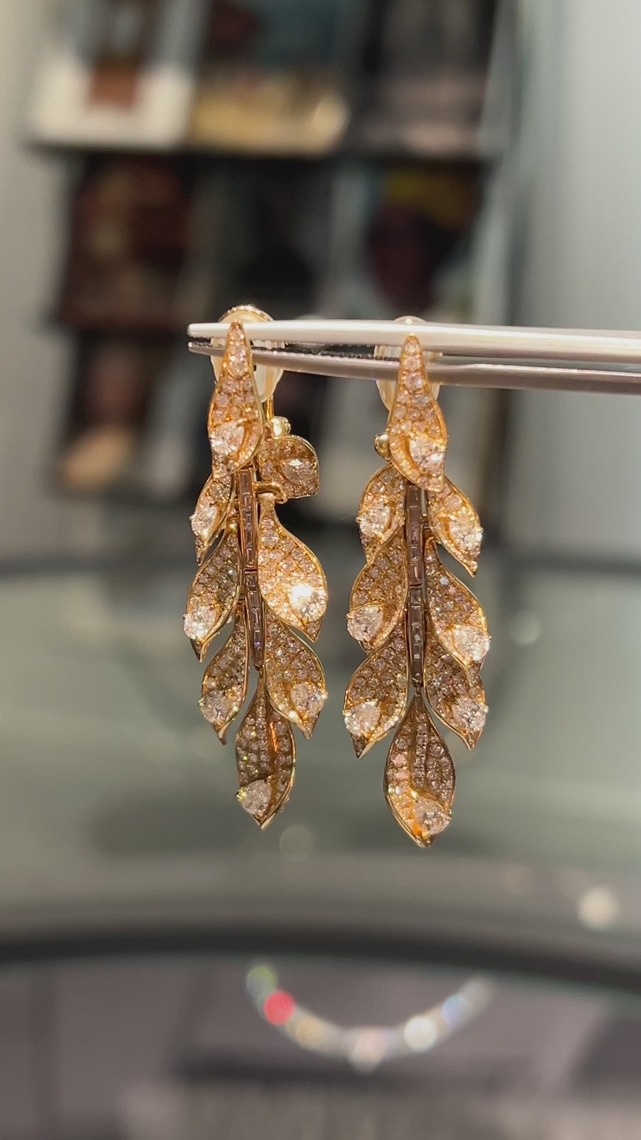 18K Gold Ornate Leaf-Shaped Diamond Stud Earrings