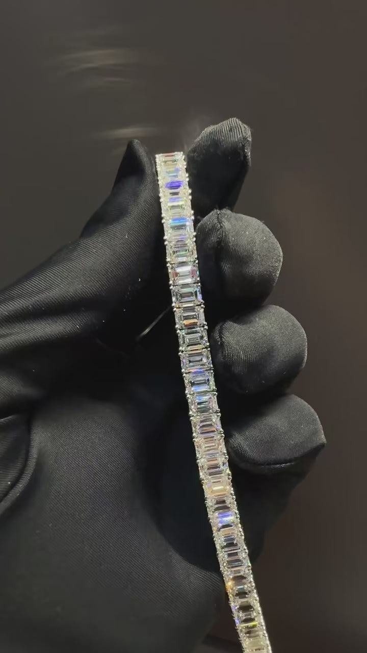 Lab-grown diamond PT950 platinum emerald-cut diamond bracelet