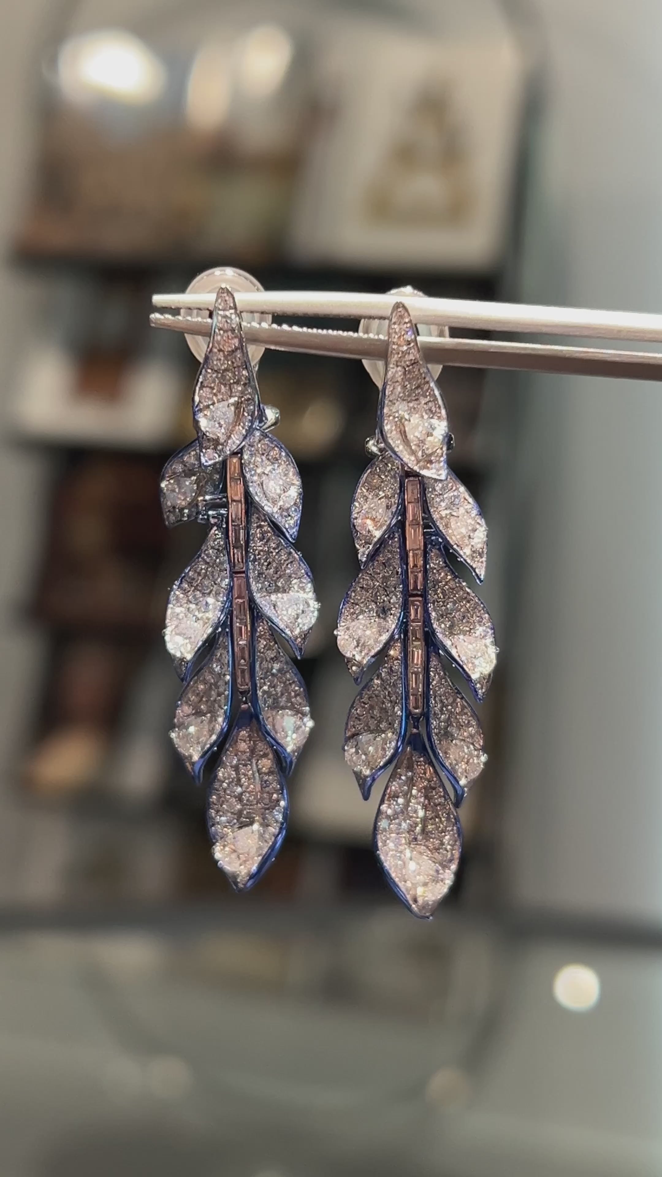 18K Gold Ornate Leaf-Shaped Diamond Stud Earrings