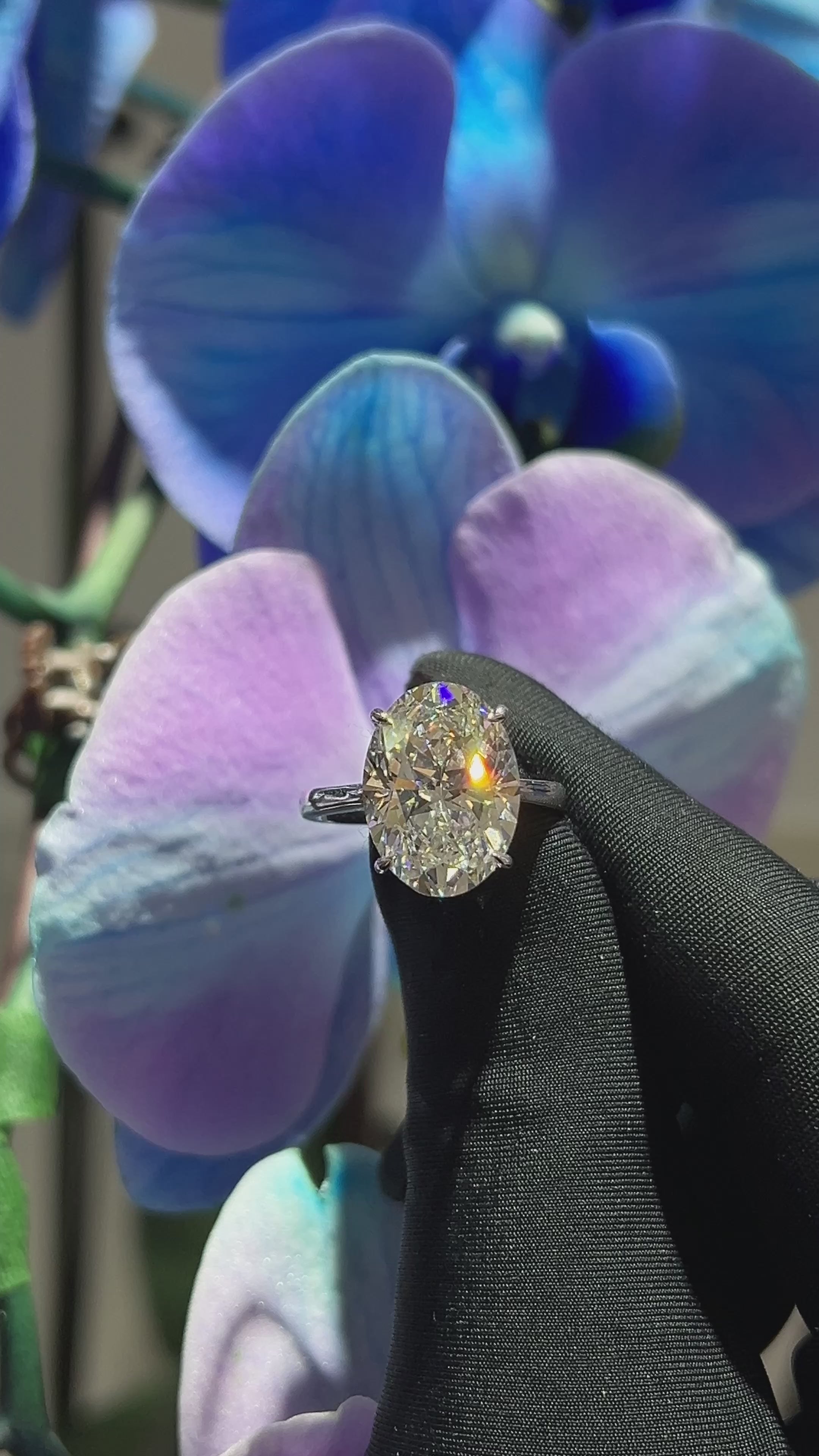 18K Gold Oval Diamond Ring